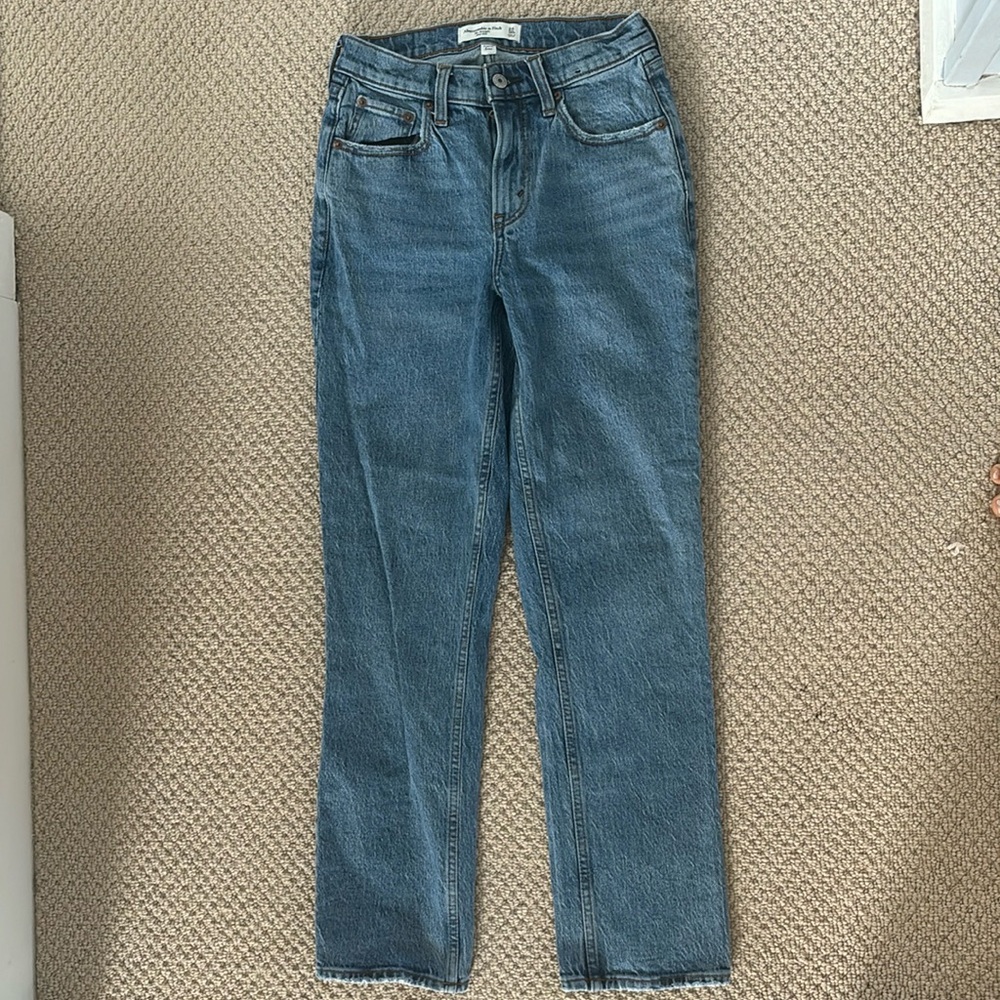 Abercrombie & Fitch Straight Mid-Rise Curve Love Jeans size 24/00